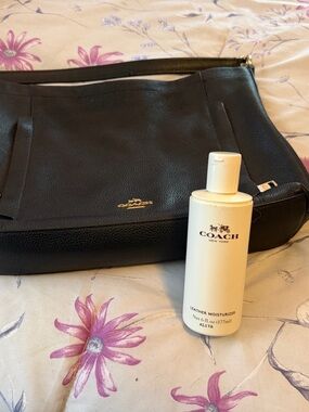 Coach Black Leather Hobo Shoulder Bag with Gold Logo